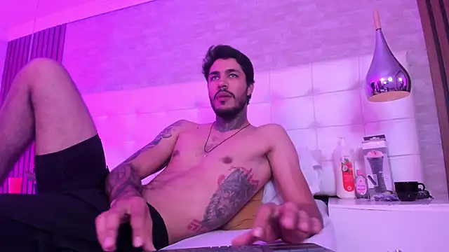 Онлайн чат XXX JacksonGreenn