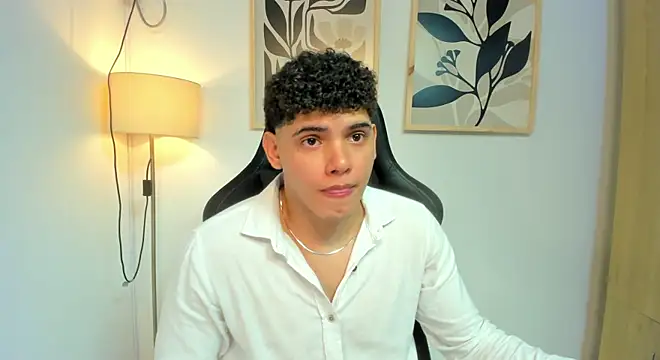 justin_payn14: διαδικτυακό σόου στην κάμερα