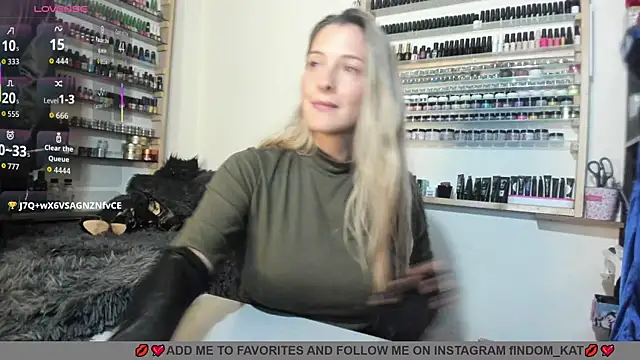 Živý XXX chat Katt-findom