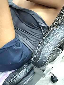 RIYA_SHARMA_3's Live XXX Chat