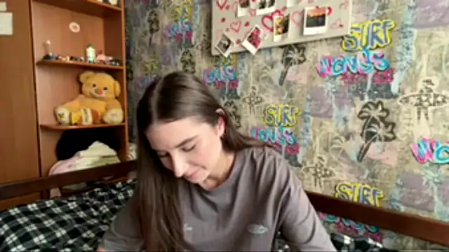 Chatroom XXX en direct de KittyNoSkirty