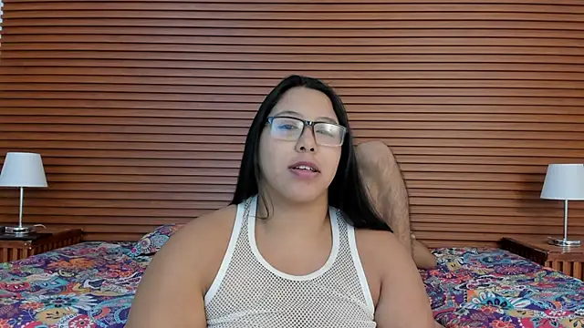 XXX chat uživo modela DeepandCurvy