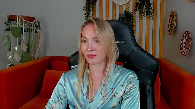 ElaraVoltage's Live XXX Chat