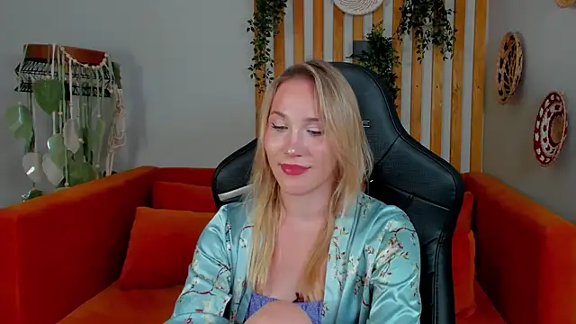 ElaraVoltage's Live XXX Chat