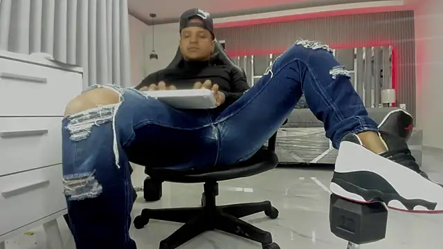 XXX chat uživo modela master_leather