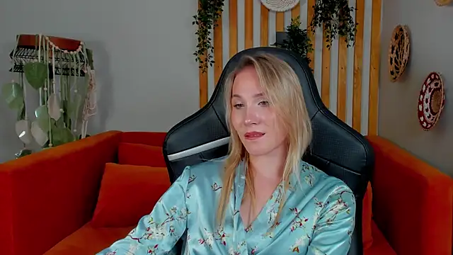 ElaraVoltage Chat XXX live