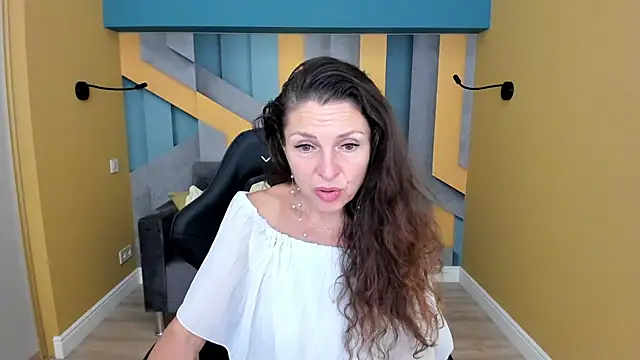 EllaLong Chat XXX in diretta