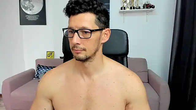BrutusK08n Live XXX chat