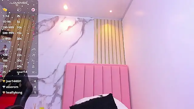 KAROLAGREY live XXX chat