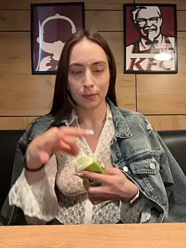 Czat XXX na żywo – Holly_Play