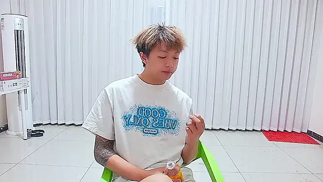 Chocolates-001's Live XXX Chat