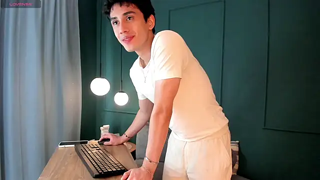 Milan_saint Live XXX-chat