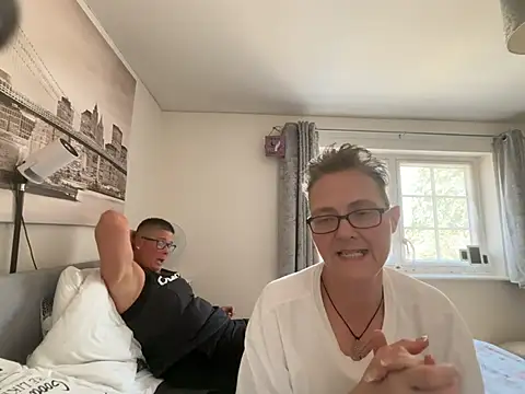 Curvy-Jinx Live XXX-Chat
