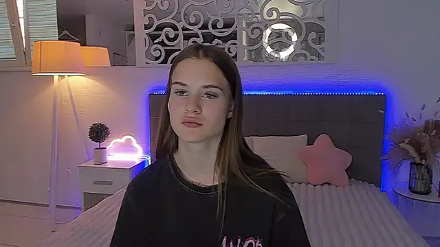 LuisaClover XXX чат на живо