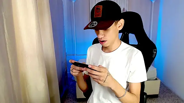 Chat +18 de YorYo_hot ao vivo