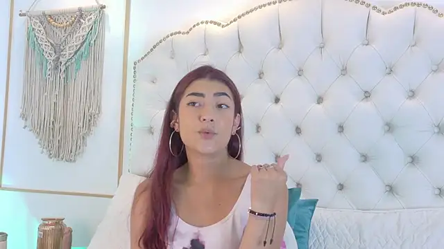 Sara_funy Adlı Modelin Canlı XXX Sohbeti