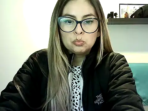 Valery__Rouse_ Adlı Modelin Canlı XXX Sohbeti