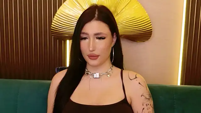 EmmaLawrens Adlı Modelin Canlı XXX Sohbeti
