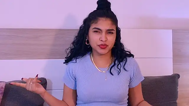 MelodyAlvarez XXX чат на живо