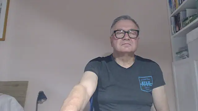 YOU6me élő XXX-chatje