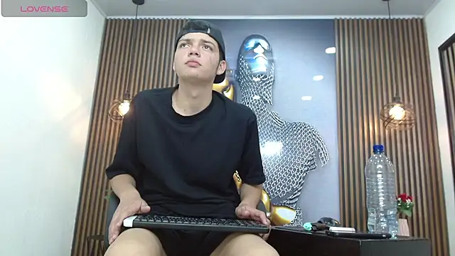 AlejoBussnek's Live XXX Chat