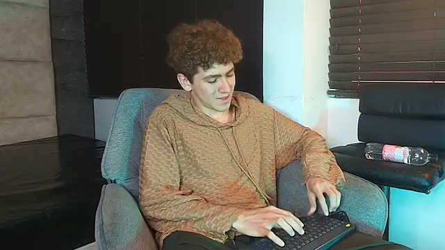 Tyler_Mcreyのウェブカメラショー