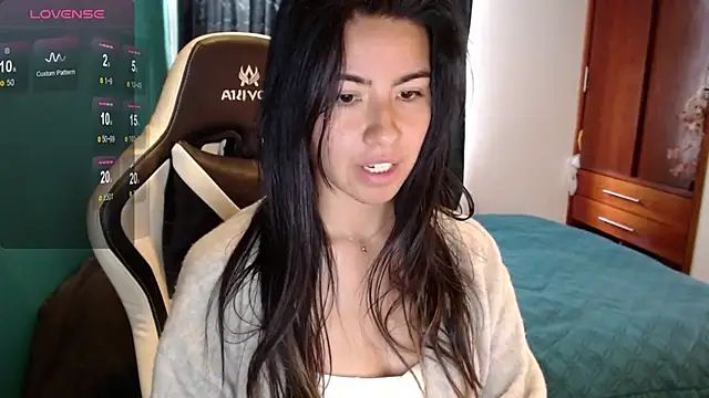 Chat +18 de alice_middlee ao vivo
