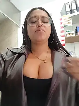 Chat +18 de Mia_Risky-1 ao vivo