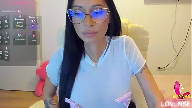 kissnicol32's Live XXX Chat