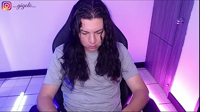Chat XXX en directo de Yigolo__