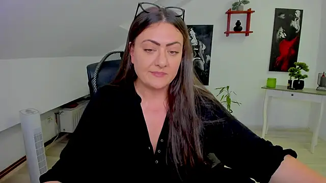 MistressDarrah's Live XXX Chat