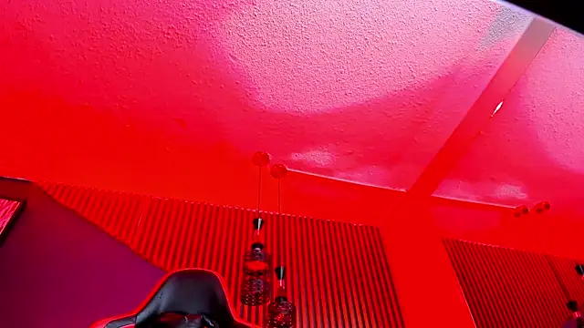 XXX chat uživo modela Boss_Domiinator