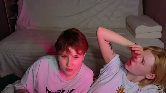 two_gerls_here 现场XXX聊天