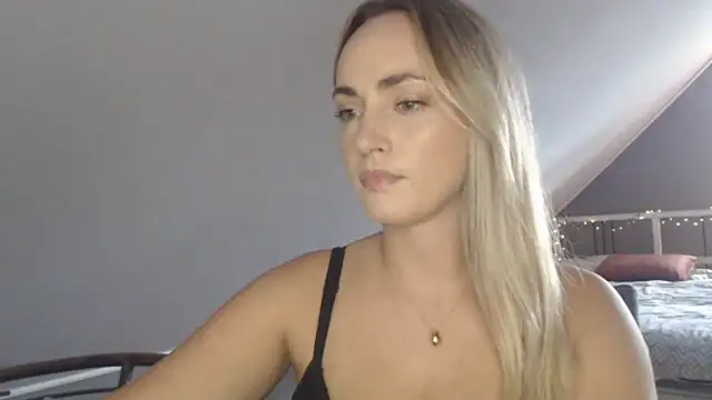 ScarlettSensitive live XXX chat