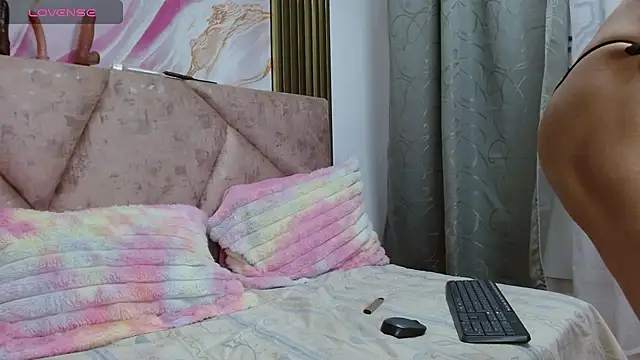 manuela_hot33 webcam show
