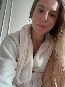 KatrinBloom Adlı Modelin Canlı XXX Sohbeti