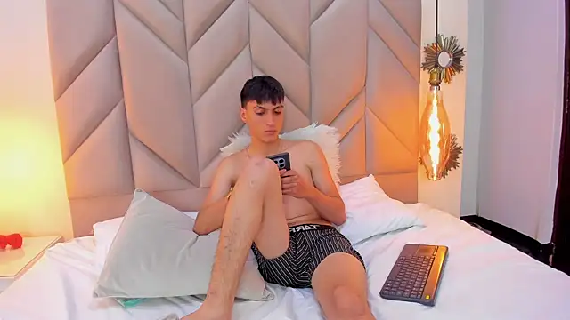 XXX chat uživo modela LeoDrake_