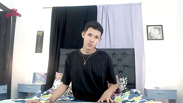 Онлайн чат XXX RoySteven