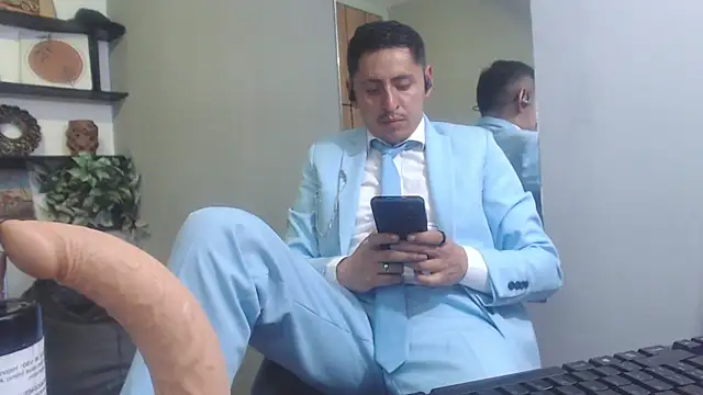 kevin_23_'s Live XXX Chat