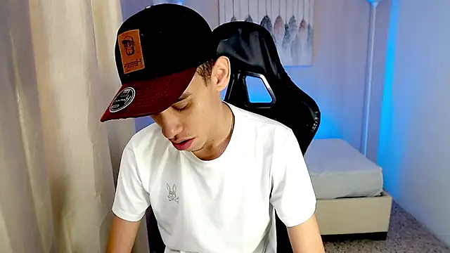 Chat +18 de YorYo_hot ao vivo