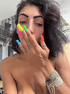 Chat +18 de Yasmiinee ao vivo