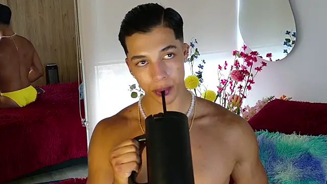 Chat XXX en directo de Troye_Williams