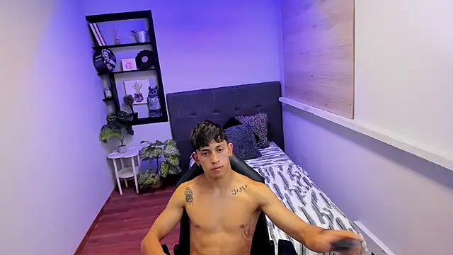 Show modela Kei_23 na web-kameri