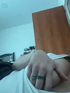lulupiecitosamor's Webcam Show