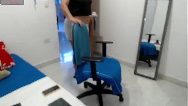 LAURA_Foxht: απευθείας συνομιλία ΧΧΧ