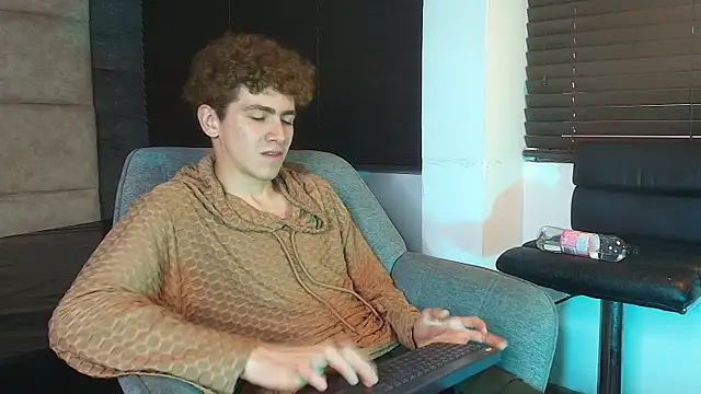 צ'אט XXX בשידור חי של Tyler_Mcrey