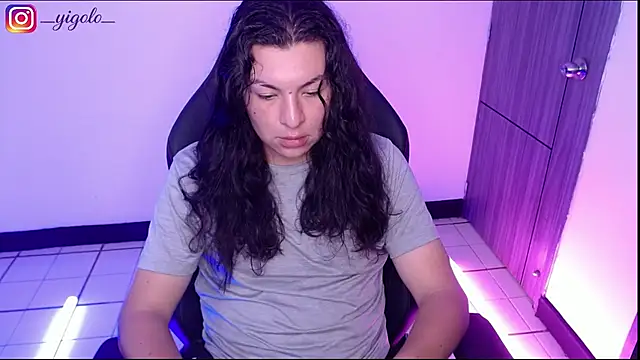Živý XXX chat Yigolo__