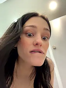 Mia_Mia_M Show in webcam