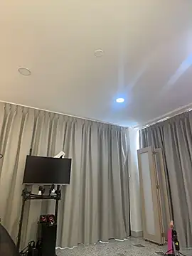 Chat +18 de LIAH_IZUMI ao vivo