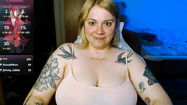 EyesUpHere8's Live XXX Chat